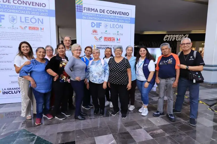 DIF León y centros comerciales firman respeto a discapacidades