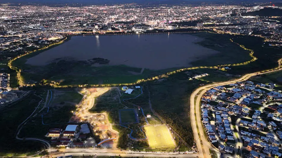 Imagen nocturna de Presa el Palote, jueves 26 de junio de 2025 - Foto, Presidencia Municipal de León