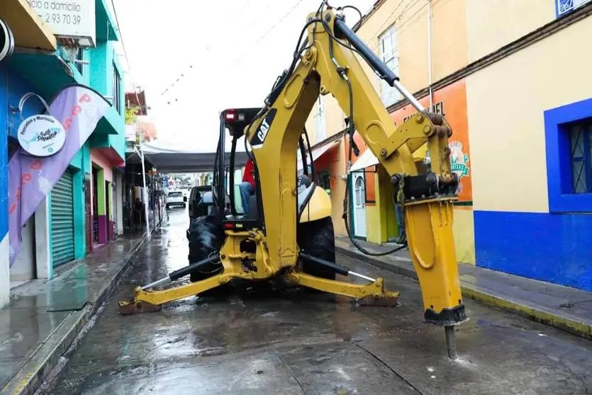 En Tierra Blanca entregó calles, un puente vehicular y apoyos en las zonas rural y urbana