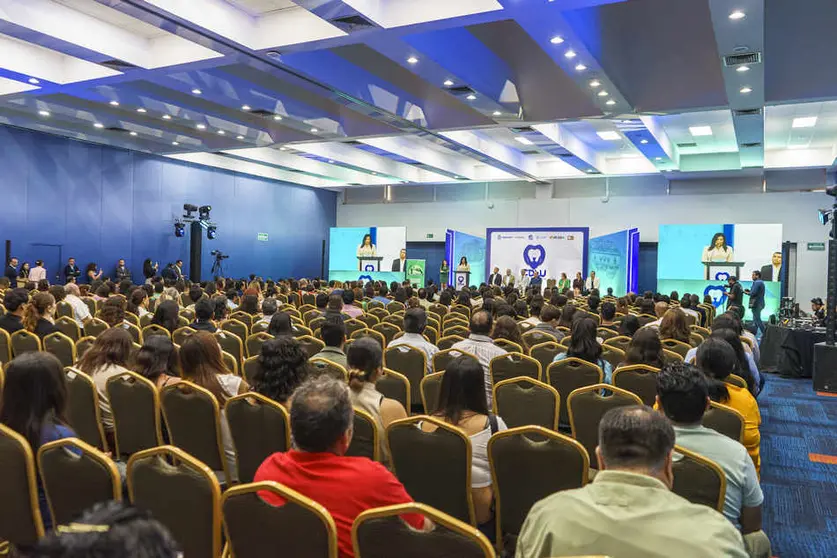 UNAM inicia en Le&oacute;n congreso odontol&oacute;gico