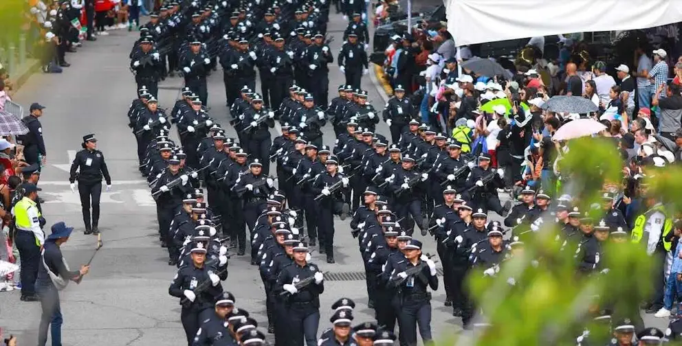 Le&oacute;n vive el desfile c&iacute;vico militar del 16 de septiembre