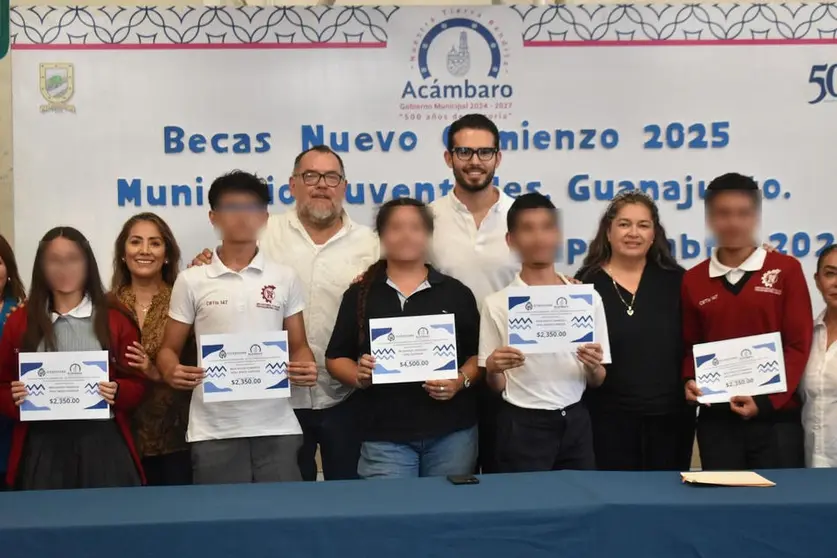 Juventudes Guanajuato entrega becas Nuevo Comienzo en Ac&aacute;mbaro