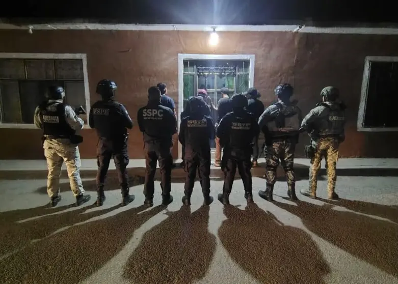 Aseguran en Irapuato enervantes, armas y efectivo