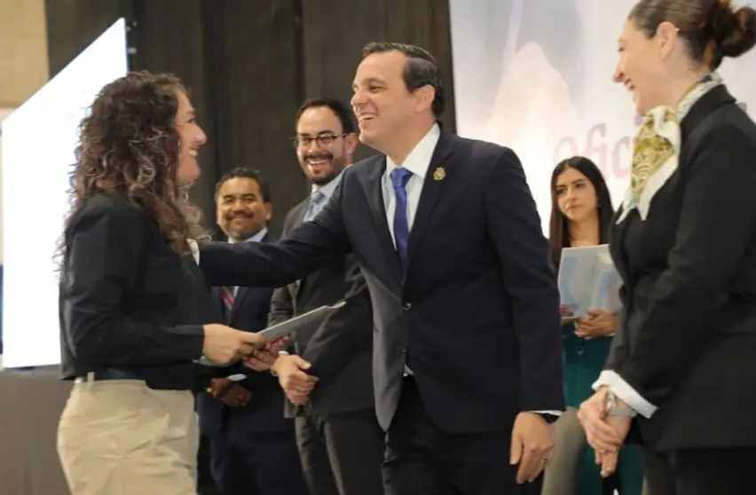 El gobierno de Guanajuato entrega reconocimientos a personal del Registro Civil