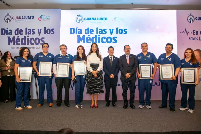 Libia Dennise entrega reconocimientos a profesionales de la salud p&uacute;blica