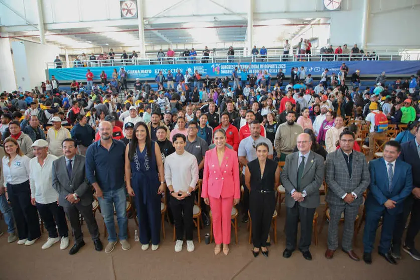 Libia Dennise pone en marcha congreso internacional del deporte