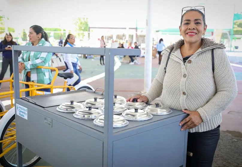Le&oacute;n entrega equipamiento a 110 mujeres para sus espacios de trabajo
