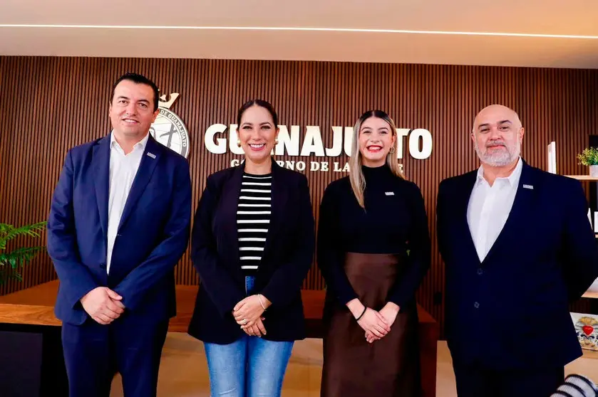 Anuncia-Libia-Dennise-2-mil-becas-UVEG-para-mujeres-guanajuatenses