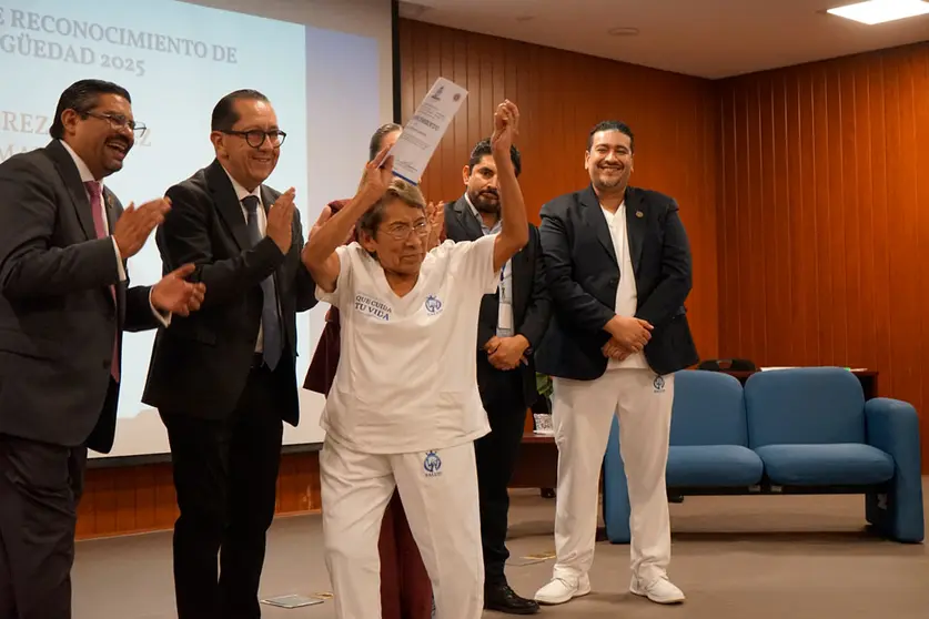 destacaron-trayectoria-de-enfermera-con-60-a&ntilde;os-de-servicio