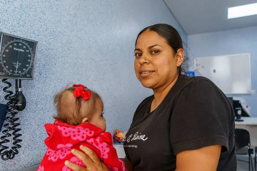 Beb&eacute;s-y-adutos-mayores,-entre-quienes-deben-recibir-la-vacuna-H3N2-K