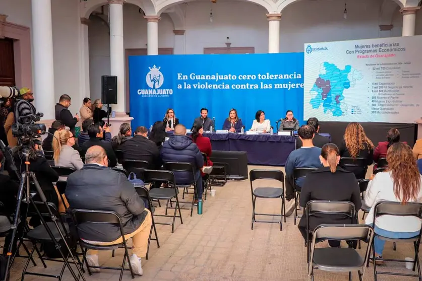 mujeres-rueda-de-prensa