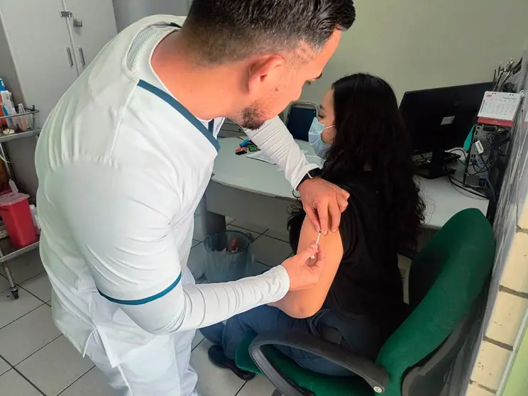 Jornada de vacunaci&oacute;n en el IMSS