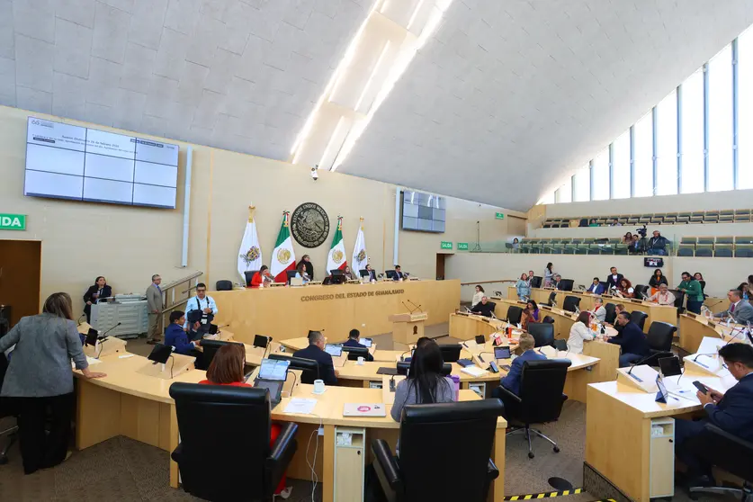 Integrantes del Congreso local durante la sesi&oacute;n ordinaria de este jueves, en la que se aprobaron las cuentas p&uacute;blicas del ejercicio 2024 y se anunciaron cambios en la integraci&oacute;n de comisiones.