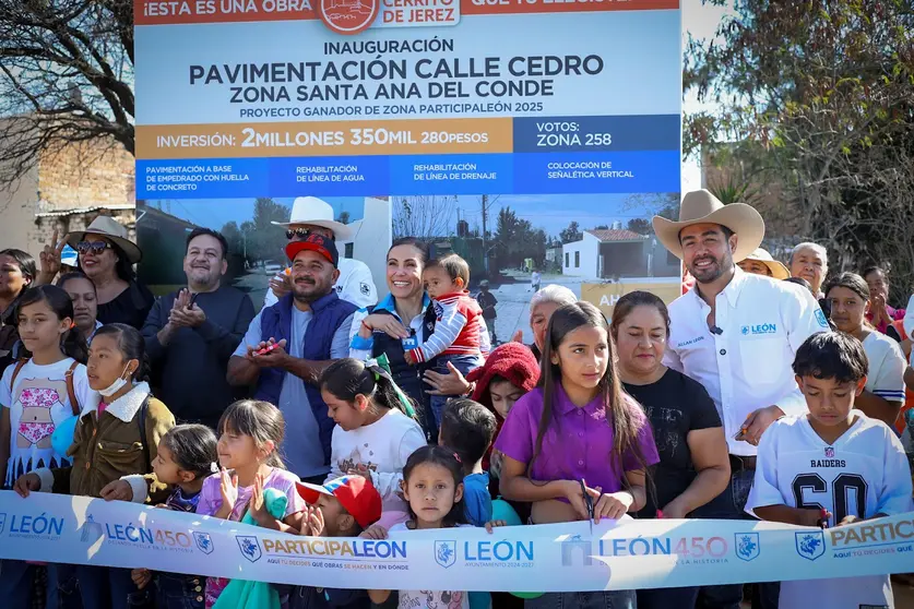 Previo a la realizaci&oacute;n del primer Mi Barrio Habla de este 2026, la presidenta municipal, Alejandra Guti&eacute;rrez, entreg&oacute; la pavimentaci&oacute;n de la calle Cedro en la comunidad El Terrero.