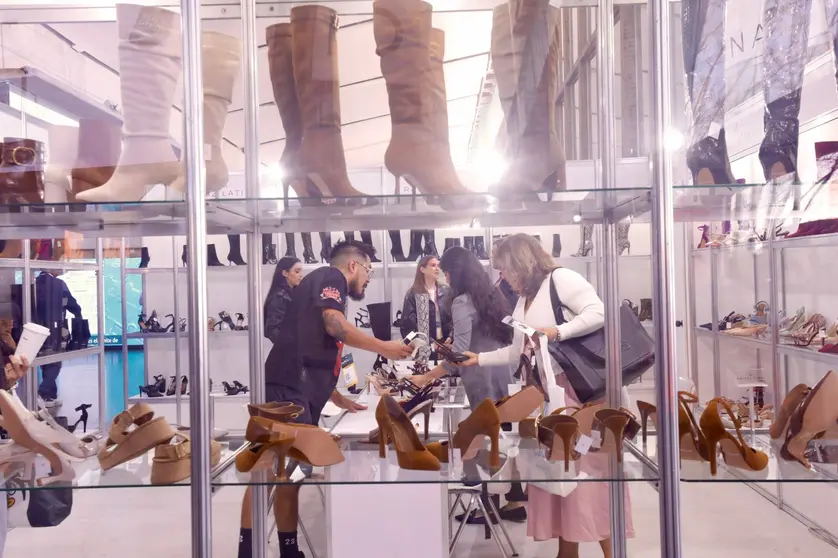 Autoridades y representantes del sector industrial encabezaron la inauguraci&oacute;n de SAPICA 94 en Le&oacute;n, evento que conmemora los 100 a&ntilde;os de la industria del calzado organizada en Guanajuato.