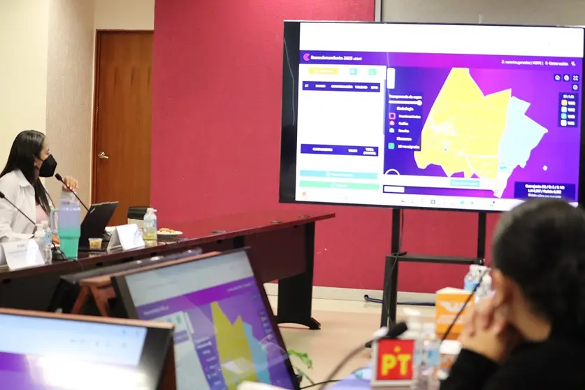 La presidenta de la Comisi&oacute;n, Ver&oacute;nica Fabiola Gonz&aacute;lez Gami&ntilde;o, present&oacute; el programa de reseccionamiento.