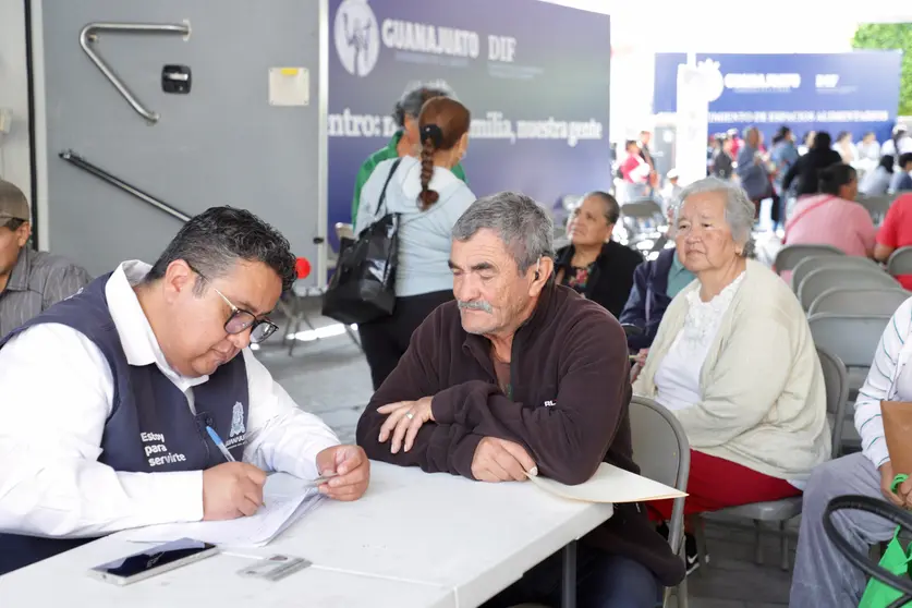 Personal del DIF Estatal brind&oacute; orientaci&oacute;n sobre crianza positiva y redes de apoyo a familias de San Francisco del Rinc&oacute;n.