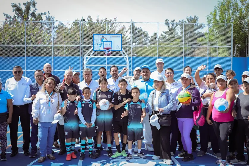 La alcaldesa Alejandra Guti&eacute;rrez y el secretario Allan Le&oacute;n Aguirre recorrieron las nuevas instalaciones deportivas en la colonia Le&oacute;n I
