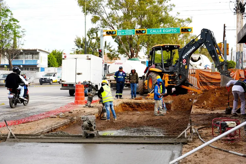 Las obras de rehabilitaci&oacute;n constante en la red sanitaria y de agua potable forman parte del modelo de operaci&oacute;n que Enrique de Haro expuso en el Senado.