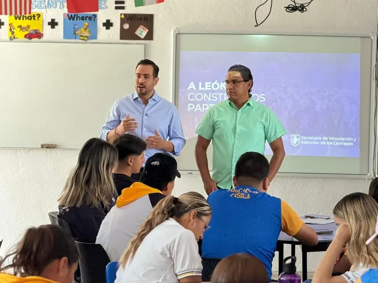 Allan Le&oacute;n Aguirre y Salvador Toledo presentaron los alcances de la participaci&oacute;n ciudadana ante estudiantes del CESEE.