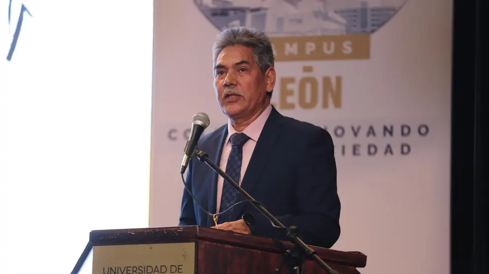 El rector Mauro Napsuciale Mend&iacute;vil present&oacute; los indicadores de crecimiento acad&eacute;mico y financiero del Campus Le&oacute;n ante el Consejo Universitario.