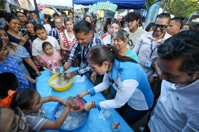 La alcaldesa encabez&oacute; el arranque de la Feria de la Nieve, donde participan exponentes de Dolores Hidalgo, Celaya y San Luis de la Paz.