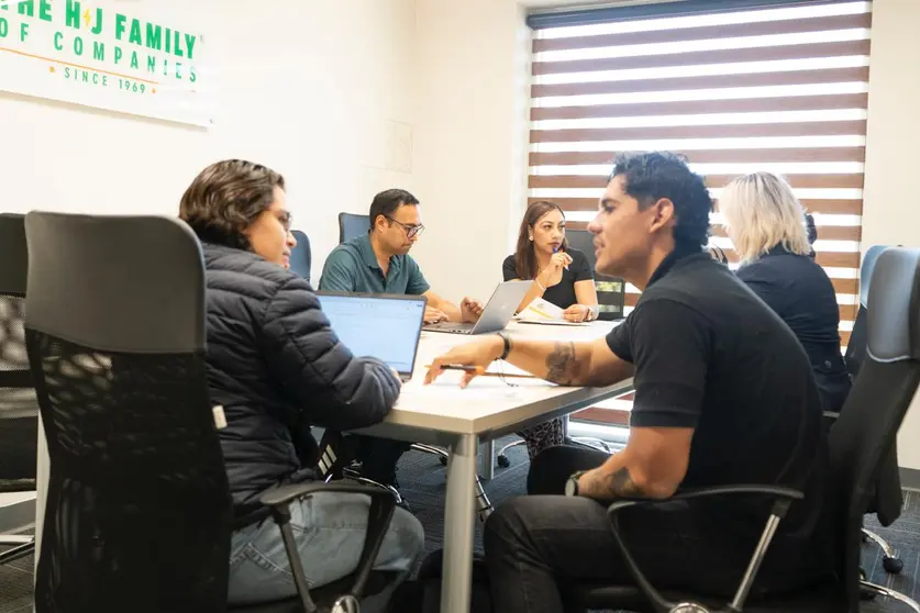A trav&eacute;s de mesas de negocios, se busca la diversificaci&oacute;n de sectores econ&oacute;micos y la generaci&oacute;n de empleos en la entidad.