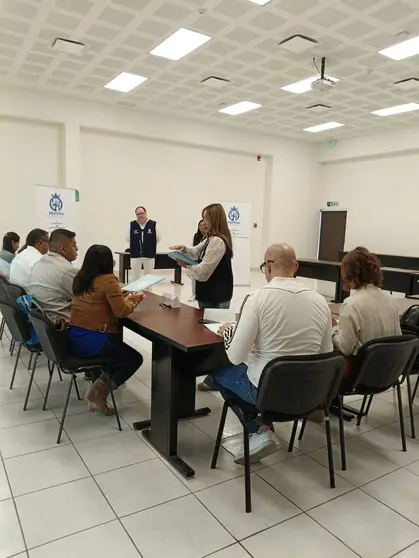 Familias de diversos municipios participan en el taller &ldquo;Un Acercamiento a la Adopci&oacute;n&rdquo; impartido por la PEPNNA para conocer el proceso legal y de sensibilizaci&oacute;n.