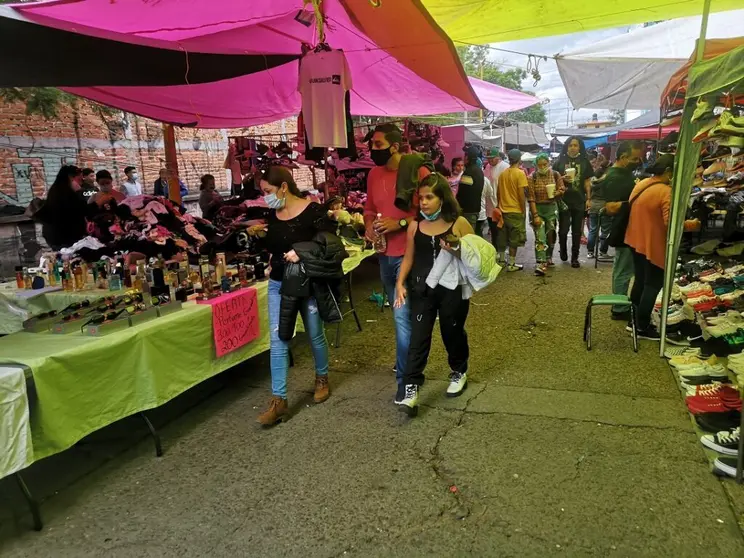 El municipio y los tianguistas buscan coordinar operativos de vialidad y limpieza para no afectar esta din&aacute;mica comercial.