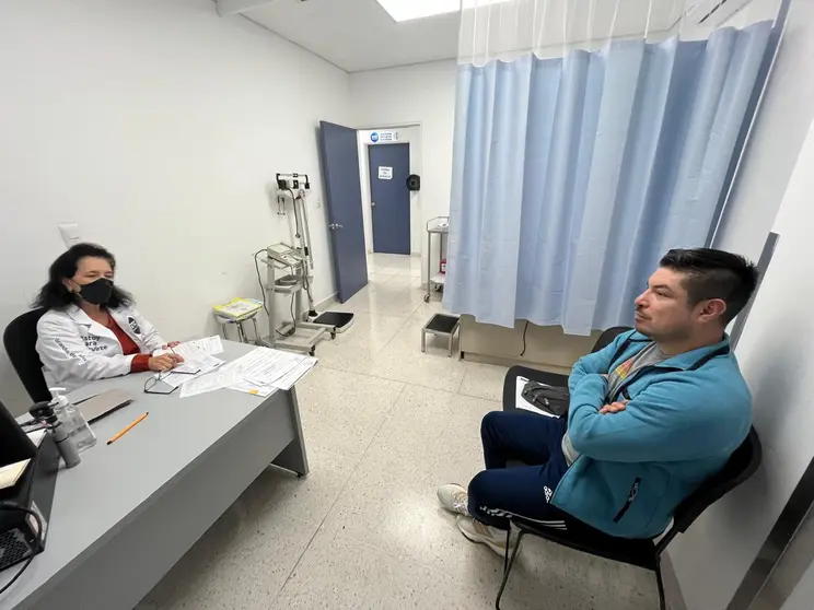 Como parte de las acciones de vigilancia sanitaria en el estado, se verifican las condiciones de higiene, caducidad de insumos y expedientes cl&iacute;nicos en centros de terapia intravenosa.