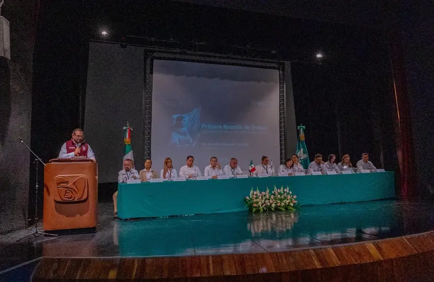 El titular del IMSS en Guanajuato, Eusebio Rosales Partida, durante la primera reuni&oacute;n de trabajo con directivos de hospitales y unidades de medicina familiar de la entidad.