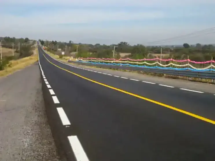 Rehabilita el estado la carretera Apaseo el Alto-Jer&eacute;cuaro