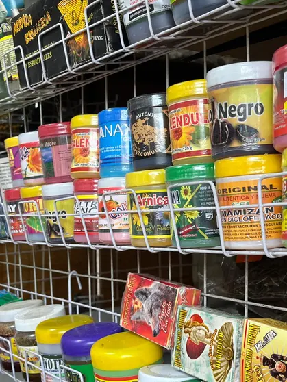 Los productos que prometen curar enfermedades sin sustento cient&iacute;fico son asegurados y destruidos para proteger a los consumidores.