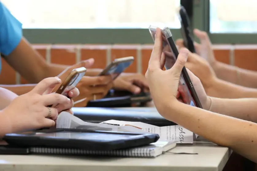 El Congreso local aprob&oacute; reformas para que el uso de dispositivos en el interior del entorno escolar se limite a fines pedag&oacute;gicos bajo supervisi&oacute;n docente.