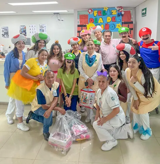 ntegrantes del Voluntariado del IMSS y estudiantes de la Universidad Iberoamericana convivieron con menores en las &aacute;reas de Pediatr&iacute;a y Urgencias de los hospitales 21 y 58.