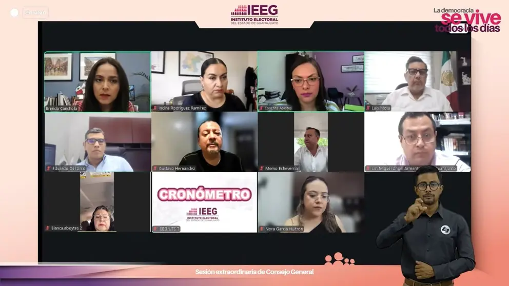 Integrantes del Consejo General del IEEG durante la sesi&oacute;n extraordinaria en la que se aprobaron los nuevos lineamientos de transparencia.
