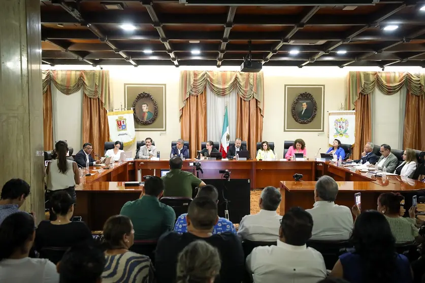 Sesi&oacute;n ordinaria del Ayuntamiento de Le&oacute;n, donde se discutieron reformas a las Disposiciones Administrativas de Recaudaci&oacute;n para el ejercicio fiscal 2026.