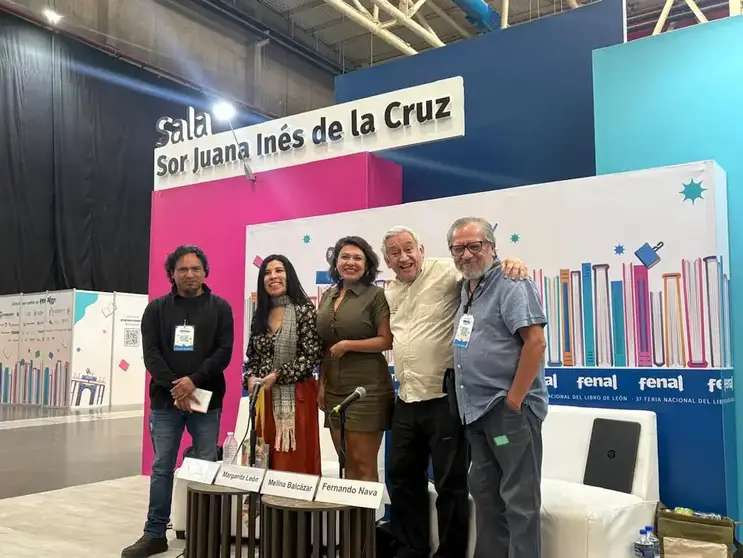 Mikel Ruiz, Margarita Le&oacute;n, Melina Balc&aacute;zar, Fernando Nava y el editor Leopoldo Navarro