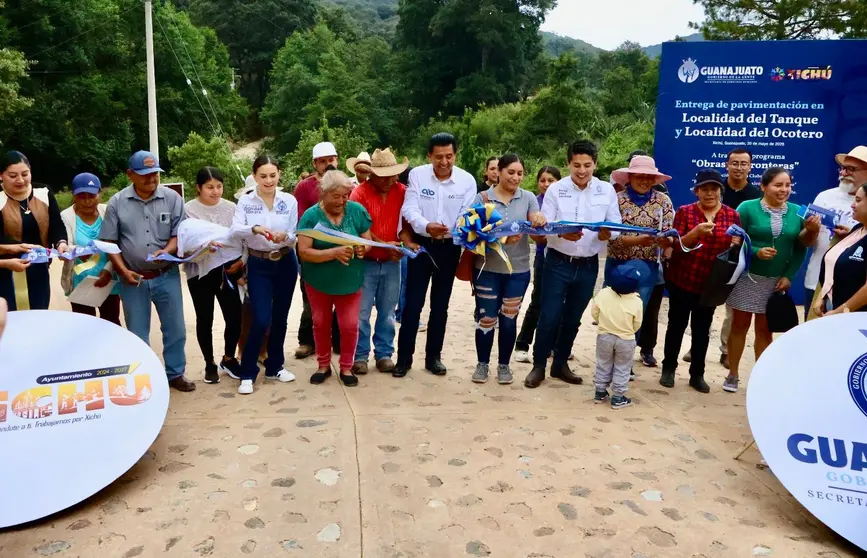 Con aportaciones de migrantes radicados en Estados Unidos, el estado y los municipios, entregan obras de empedrado y conectividad en comunidades vulnerables de Xich&uacute;.