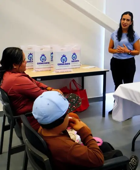 Guanajuato entrega dispositivos auditivos de conducci&oacute;n &oacute;sea a ni&ntilde;as y ni&ntilde;os con discapacidad
