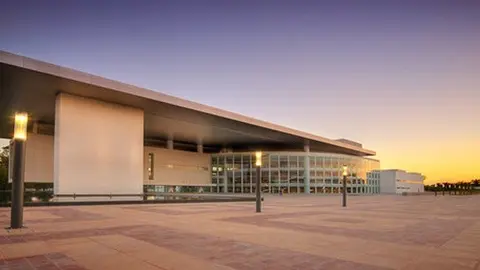 Teatro del Bicentenario Roberto Plasencia Salda&ntilde;a