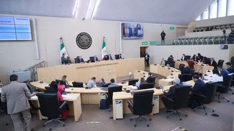 La sesi&oacute;n del Congreso en que Javier Alfonso Torres Mereles sustituye a Aldo M&aacute;rquez - Foto, Velio Ortega