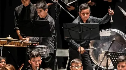 AUGE celebra 10 aniversario en Las Joyas con ensamble comunitario y subasta de arteX