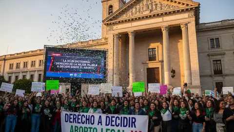 Regresan los diputados - Imagen generada con IA de Adobe Firefly