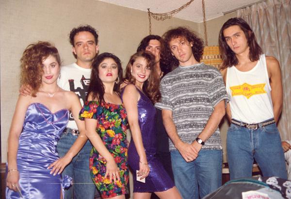 A principios de la década de los 90, el grupo ya estaba en la repisa mediática.