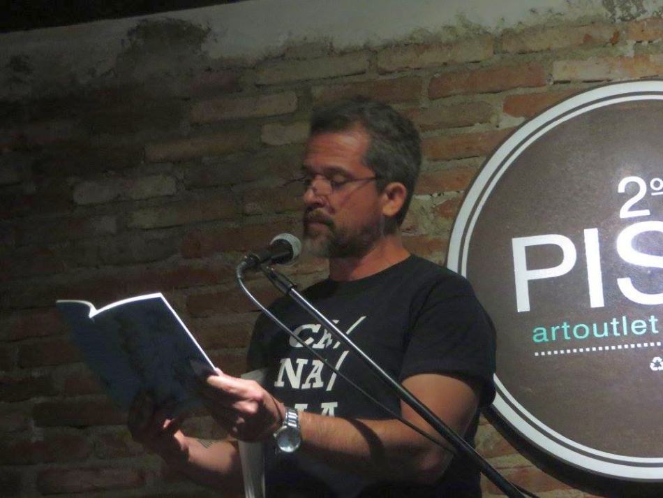 Ángel Ortuño lee sus poemas en la ciudad de León