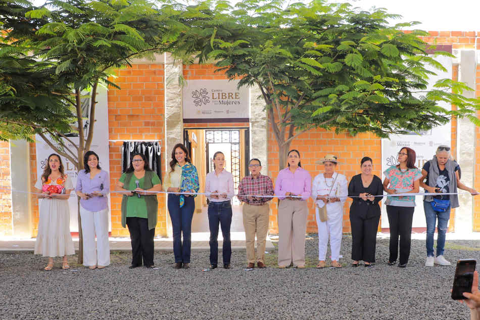 En laapertura del Centro Libre para las Mujeres de Guanajuato