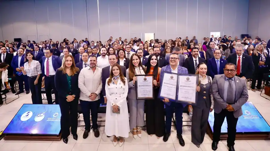 Entrega Libia Dennise reconocimientos al desarrollo de la gestión pública estatal y municipal de Guanajuato